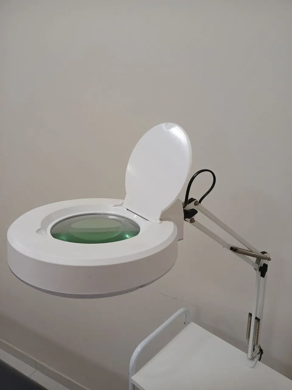 Lupa articulada de bancada com led - Foto 4