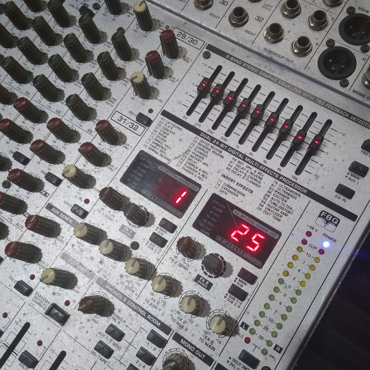 Mesa de som 32 canais behringer