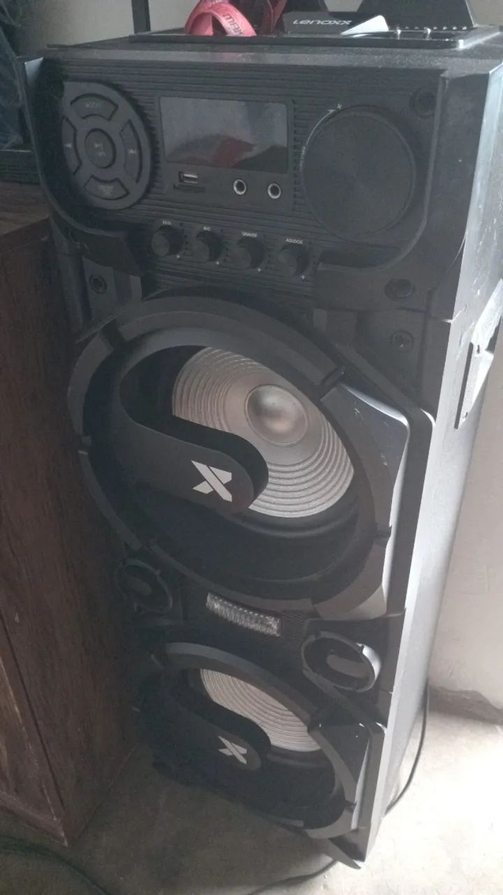 Caixa de som com defeito , solto so o pluque de encaixe da tomada  - Foto 2