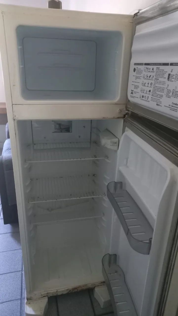 Vende se geladeira usada  - Foto 2