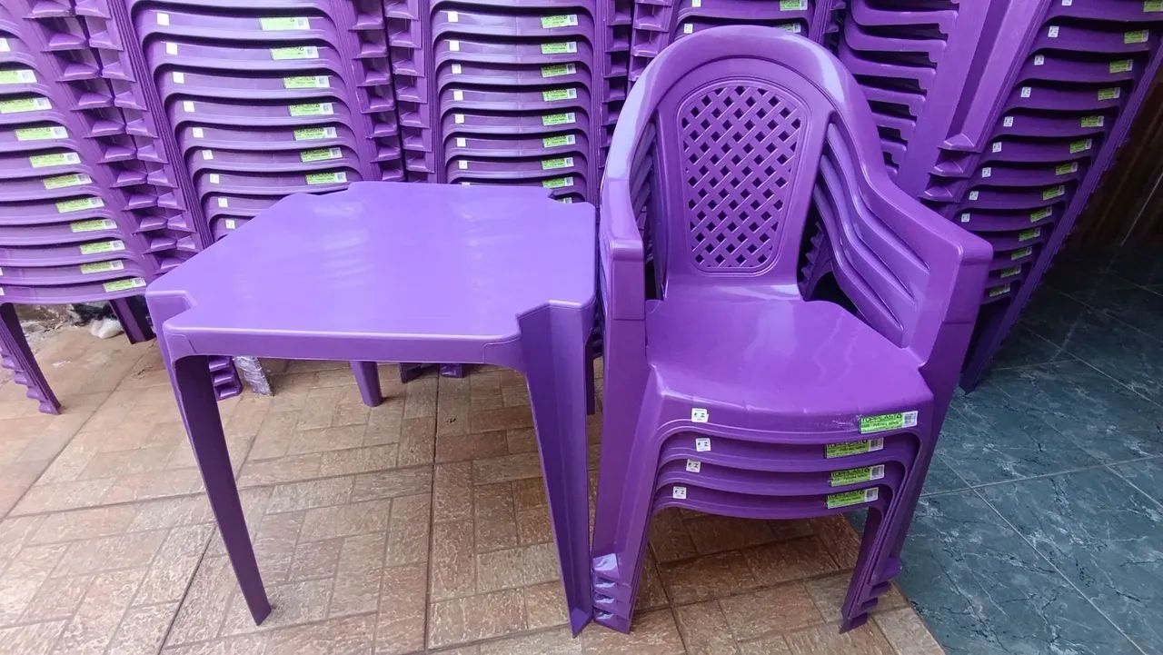 Jogo de mesa e cadeiras plástica cor Roxa! Ideal para açaí - Foto 3