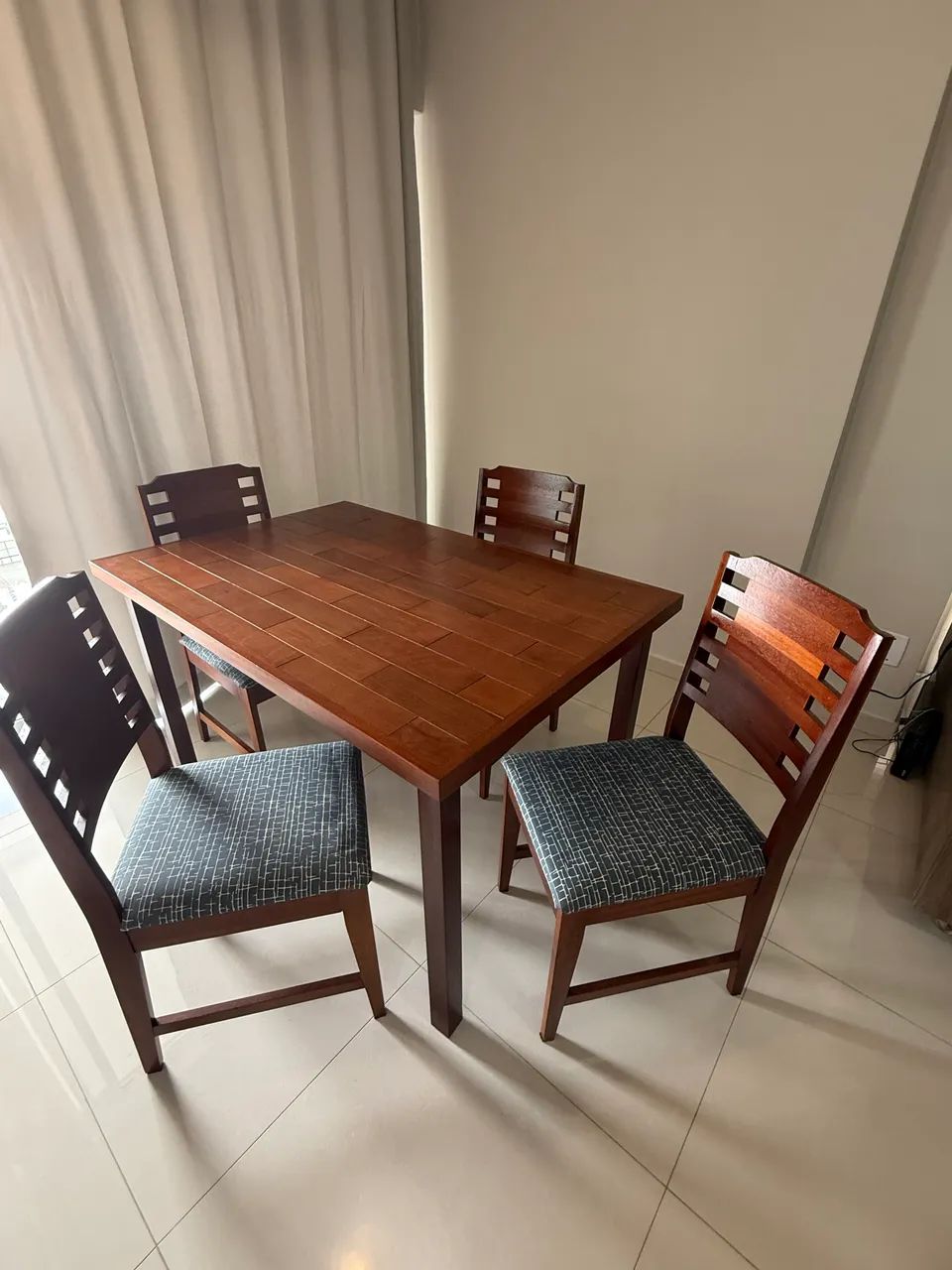 Conjunto mesa e cadeira - madeira TECA - Foto 2