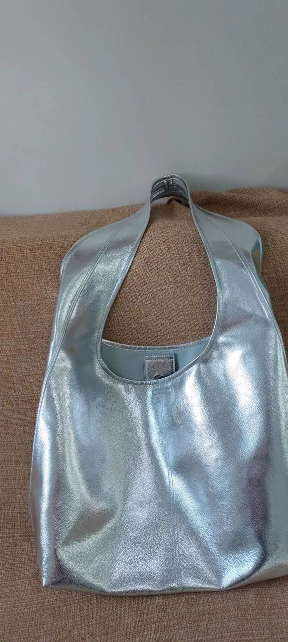 Bolsa prata ,marca portuguesa,grande e nova. - Foto 2