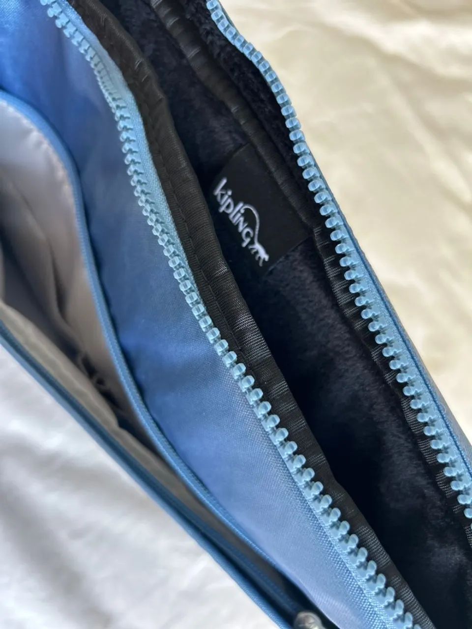 Capa Kipling Laptop Nova Original Notebook 13 Crystal Sapphire Metallic Macbook  - Foto 3