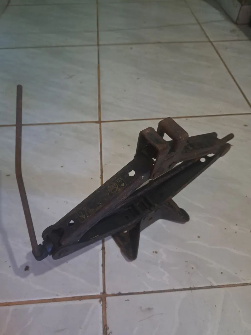 Vendo macaco e chave de roda 