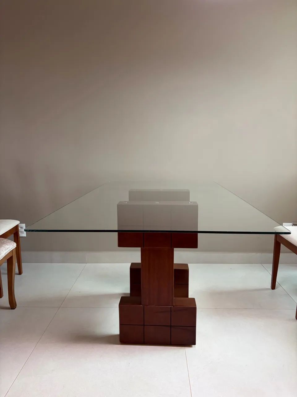 VENDE-SE MESA DE JANTAR RETANGULAR COM 6 CADEIRAS - Foto 3