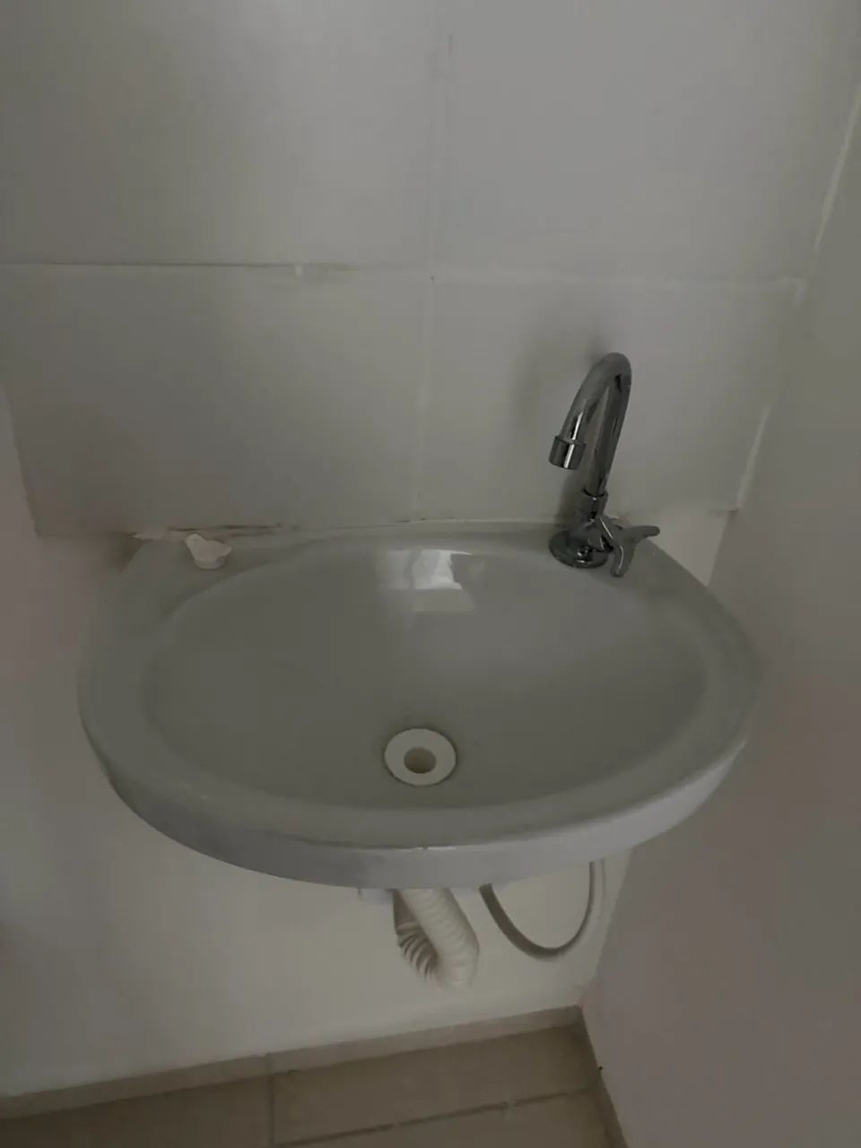 Pia com torneira