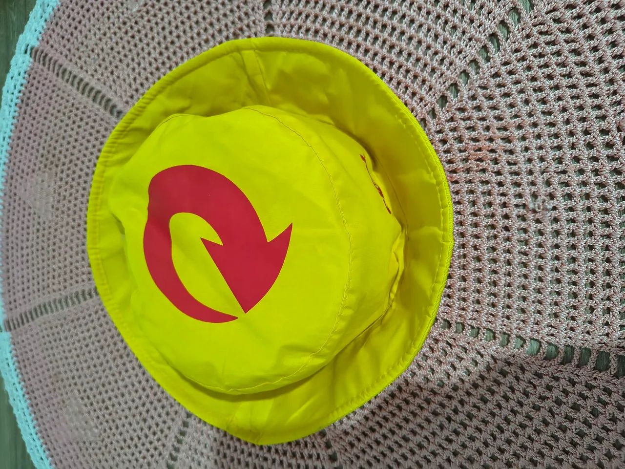 Chapéu bucket amarelo da marca Skol 2 em 1 - Foto 5