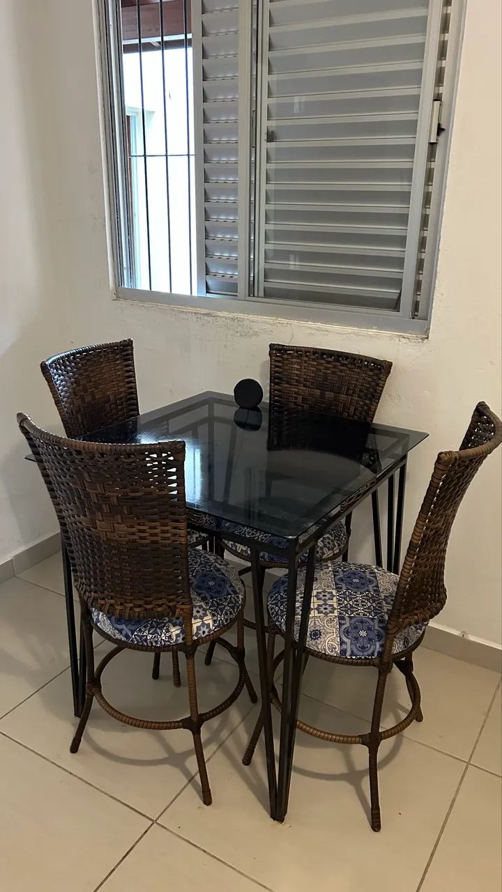 MESA 4 cadeiras 