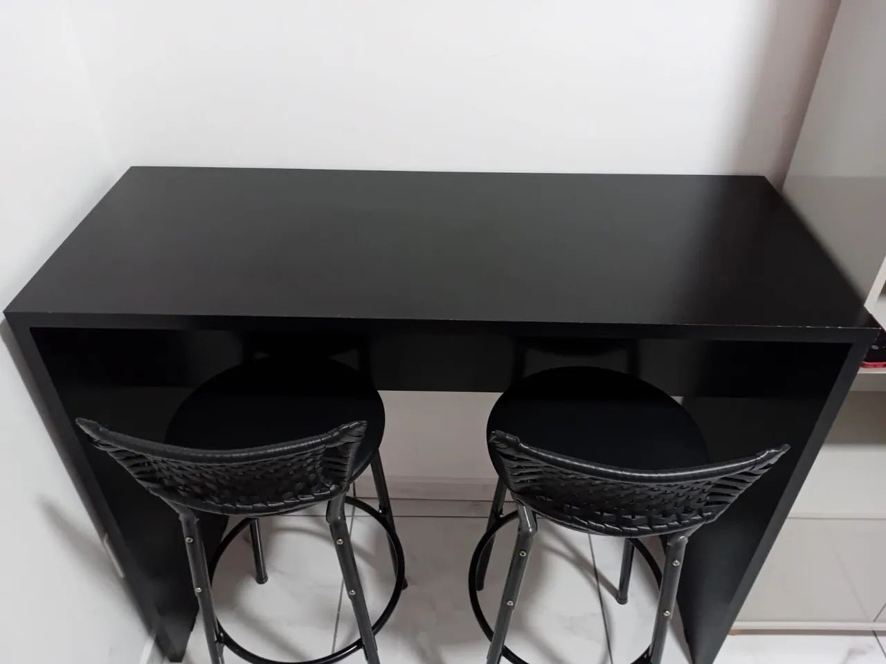 Bancada com 2 banquetas 