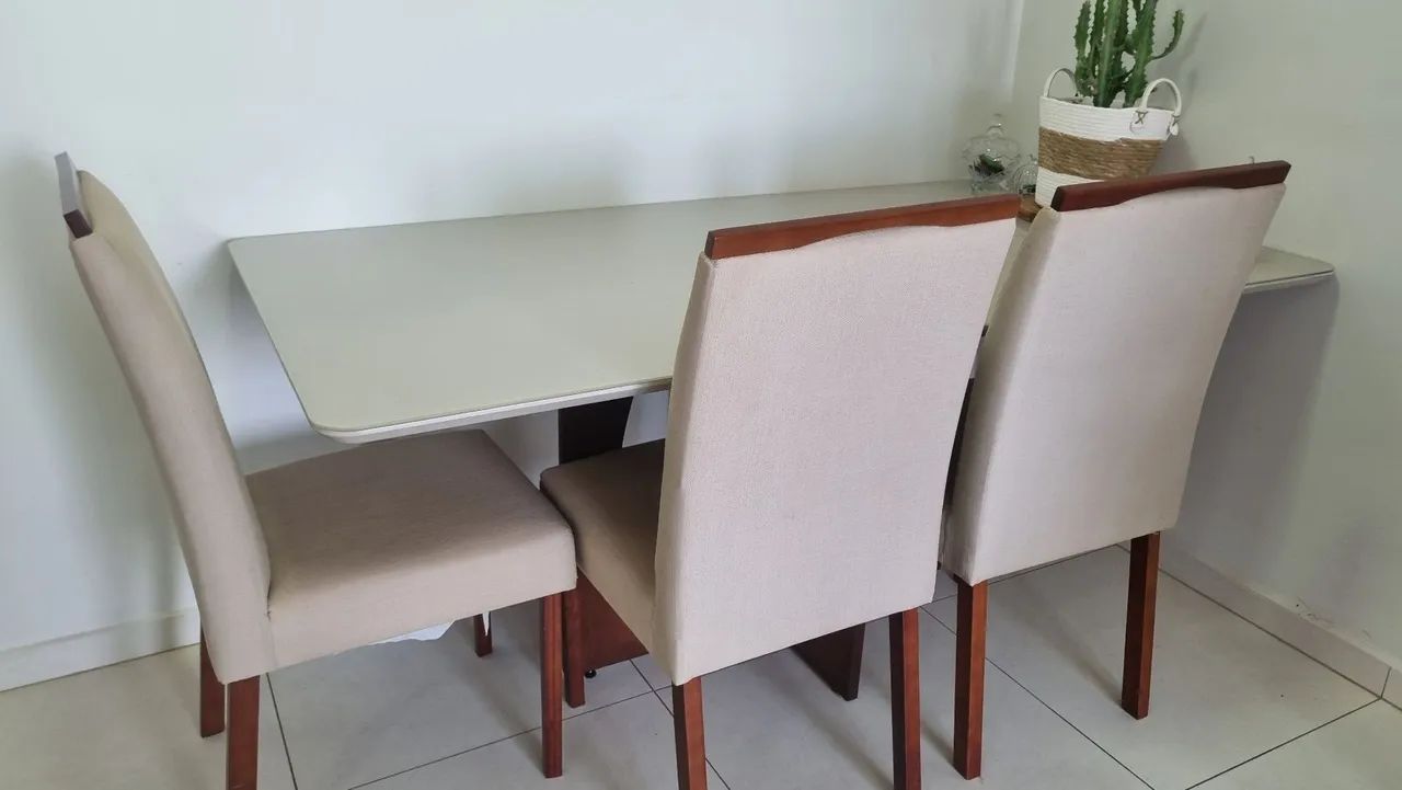 Mesa com 6 cadeiras - ótima para sala de jantar - Foto 4