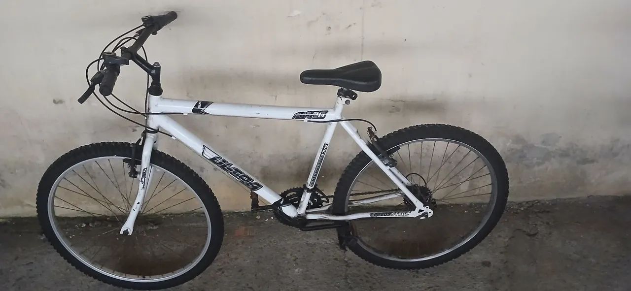 Bicicleta aro 26 com 18 marchas