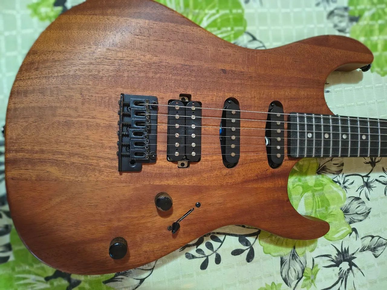 Guitarra elétrica Tagima .