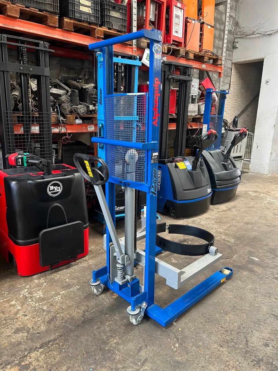 Empilhadeira vira tambor  - Foto 3