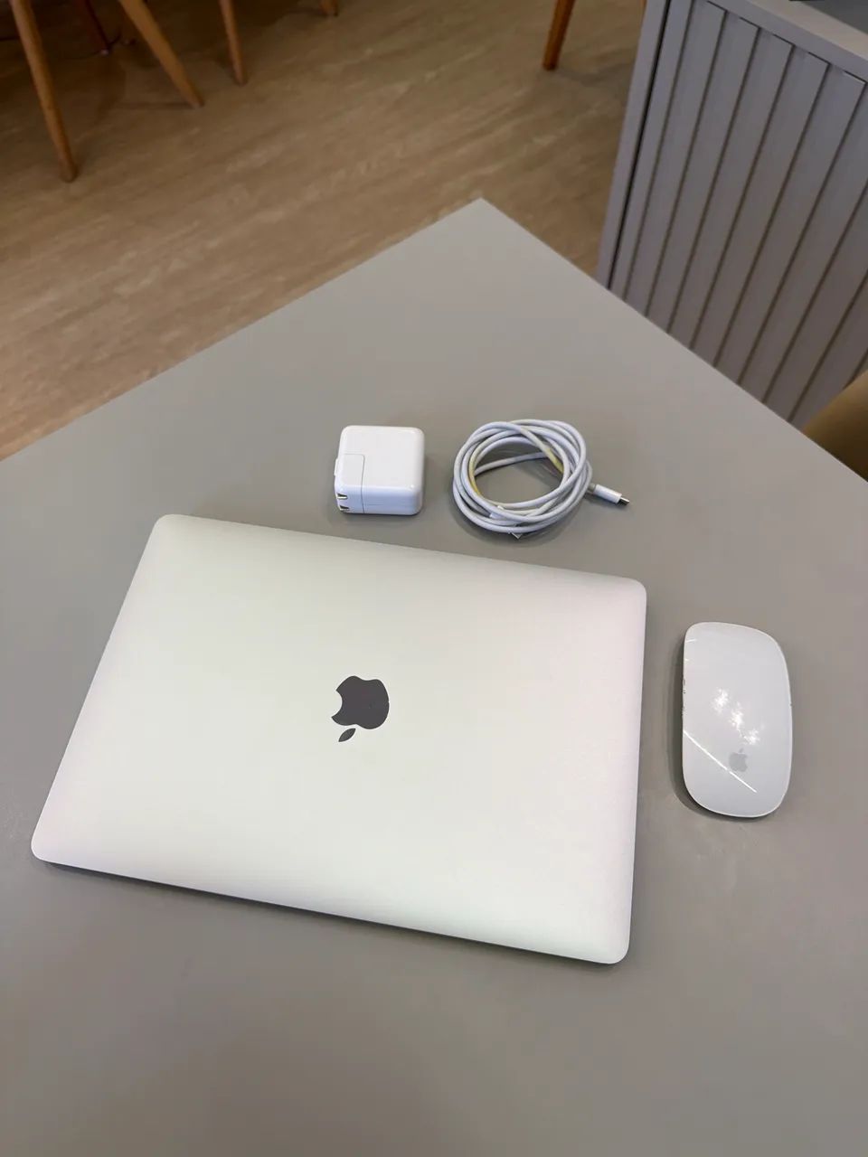 MacBook m1 com Touch ID e mouse Apple 