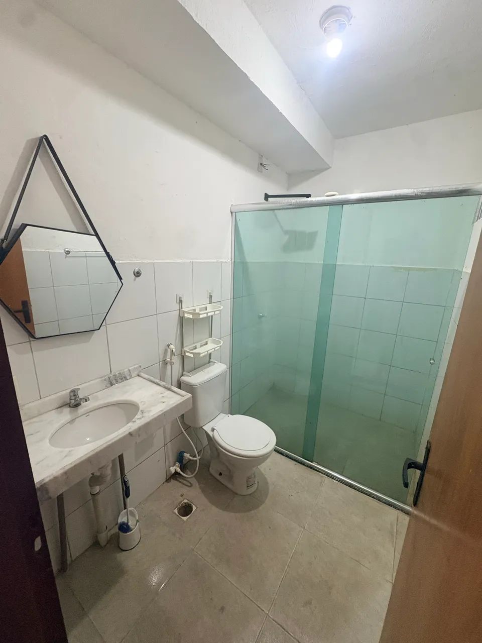 Alugo apartamento semi-imobiliado