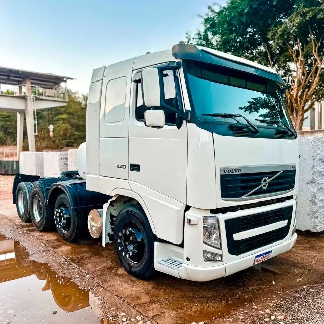 FH 440 6X2 - 4 EIXO - 2010
