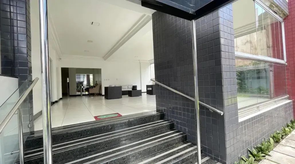 ALUGO APTO COM 2 QUARTOS MAIS DEPENDENCIA E COM VAGA DE GARAGEM NA CIDADE VELHA - Foto 2