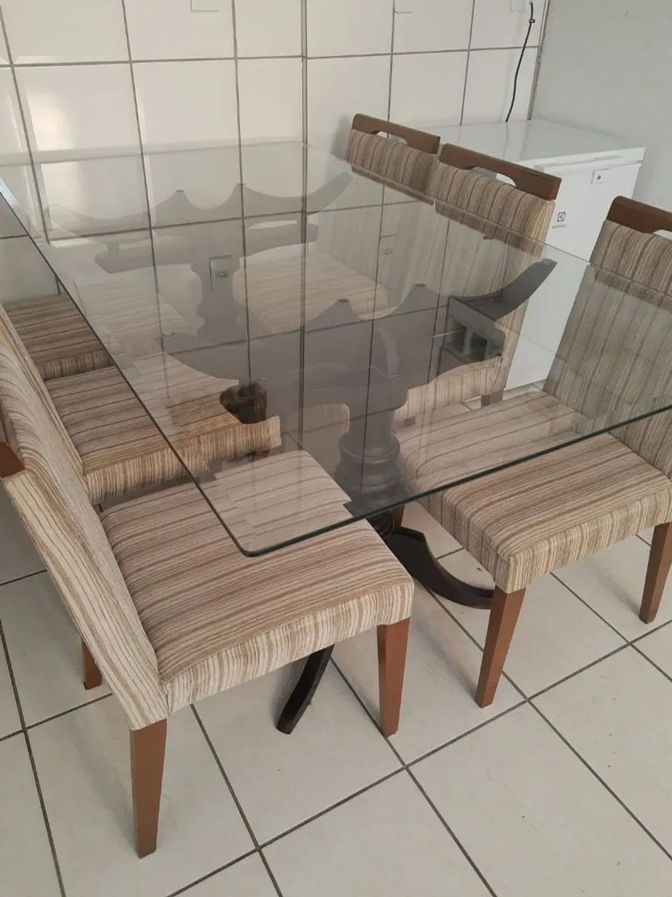 Mesa de vidro com 6 cadeiras  - Foto 4