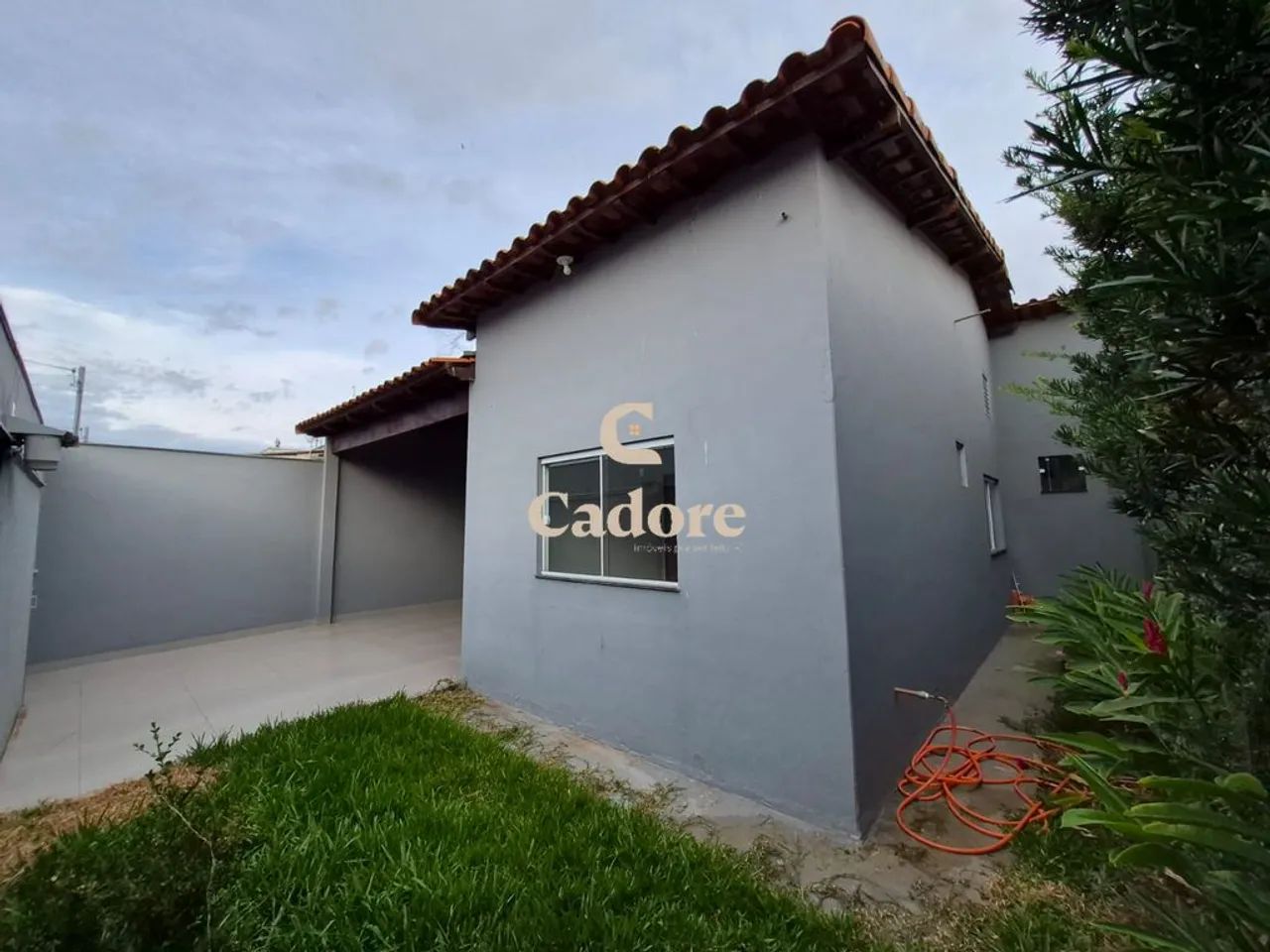 Casa no Jardim Holanda com 3/4 sendo 01 suíte e varanda e garagem coberta - Foto 3