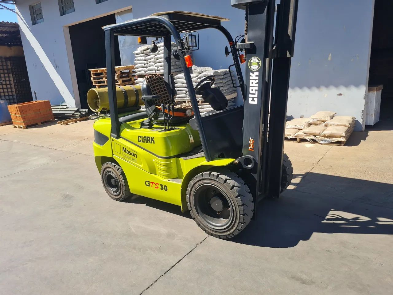 Empilhadeira Clark GTS30L 2021 - Foto 3