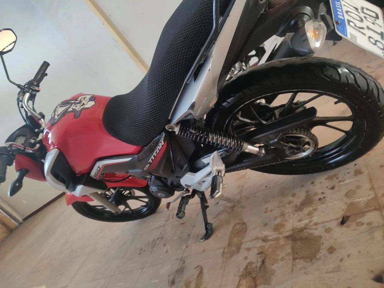 Titan 160, bem conservada e pouco rodada