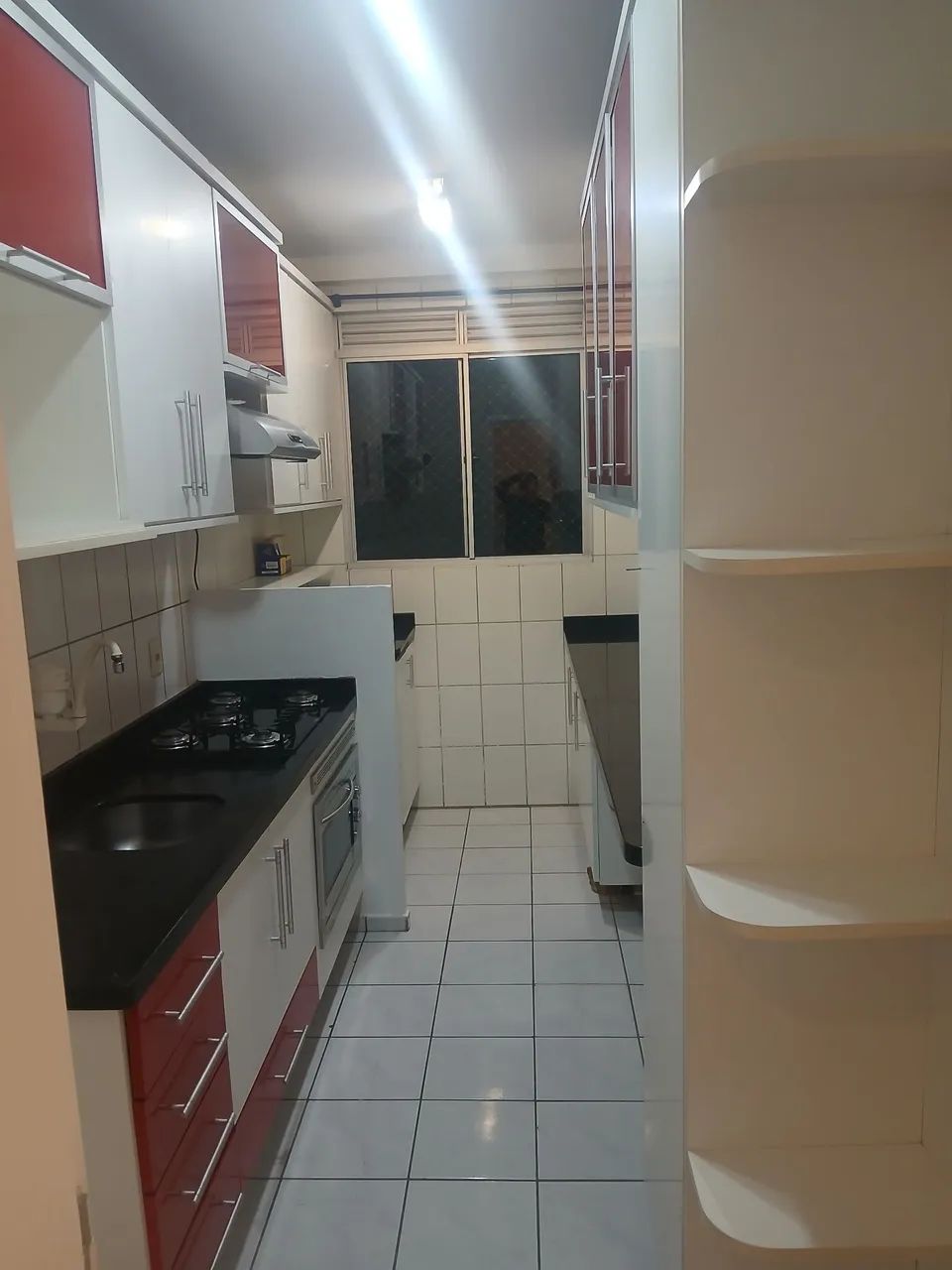 Aluga-se 01 apartamento 