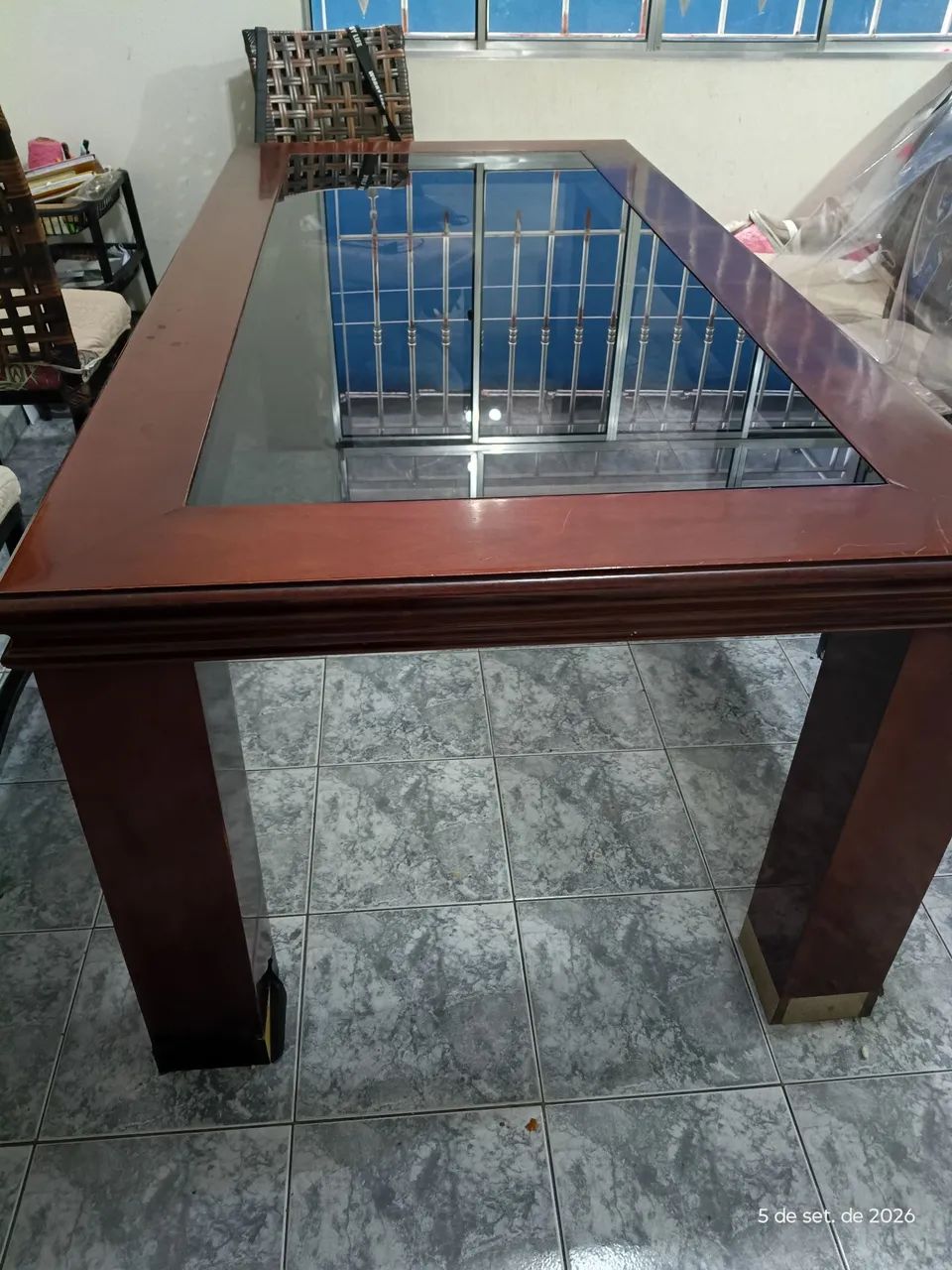 Mesa pra 8 cadeiras de madeira  - Foto 4
