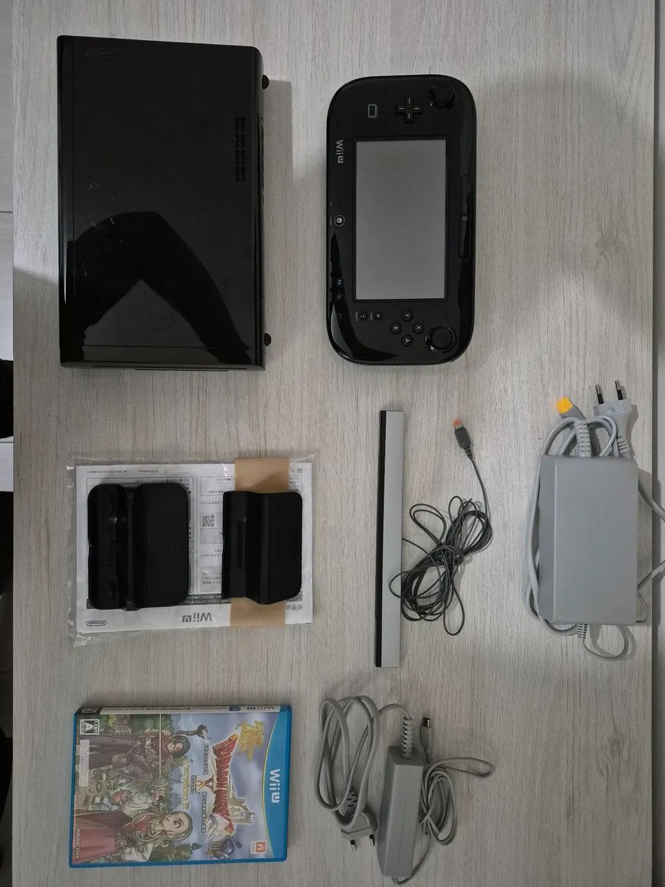 NINTENDO WII U DESBLOQUEADO + CABOS + 1 JOGO - Consoles de Vídeo