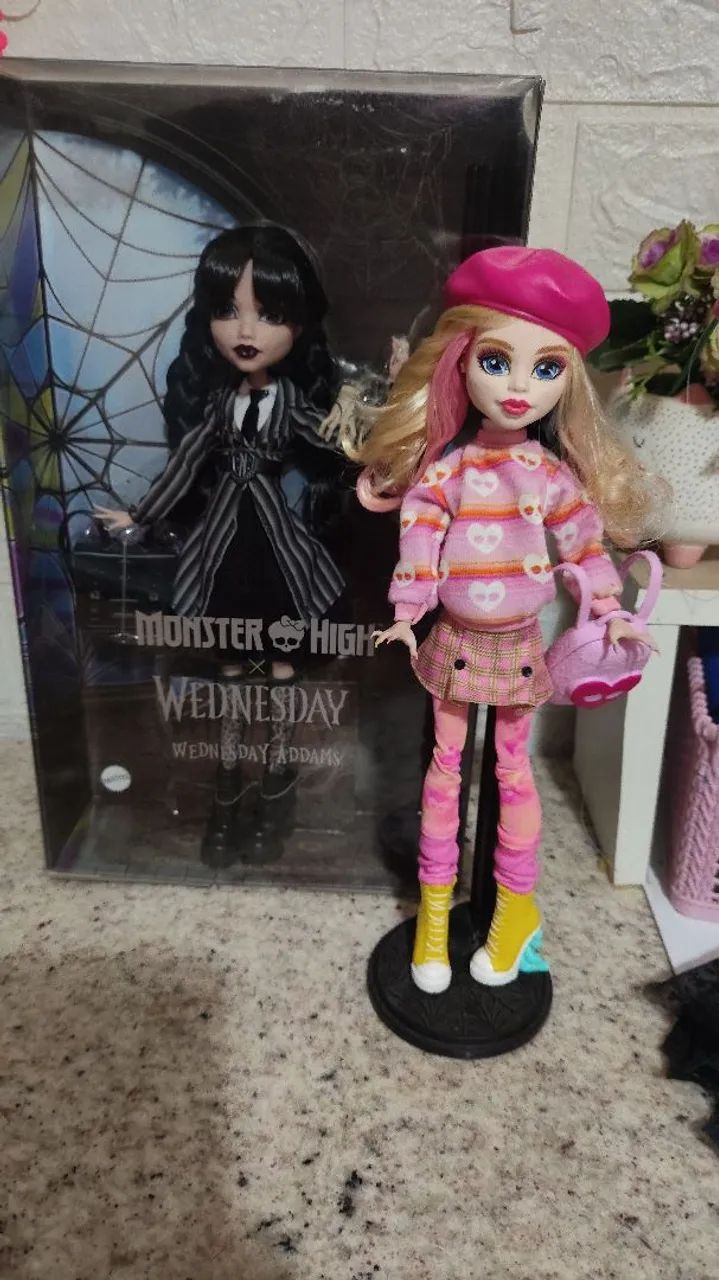 Monster high wandinha e enidia