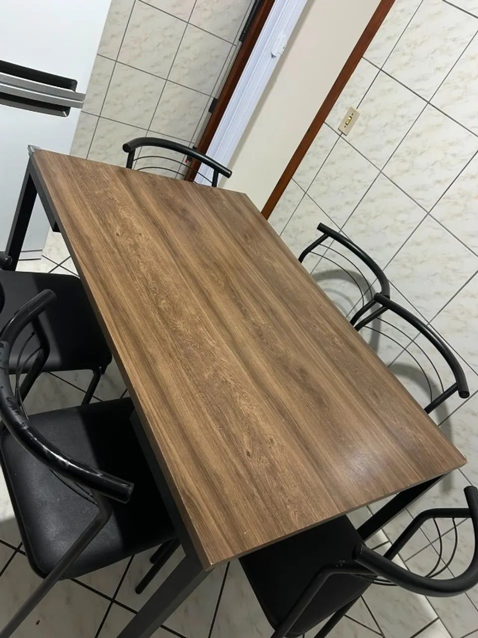 Mesa estilo industrial tampo amadeirado 6 cadeiras - Foto 2
