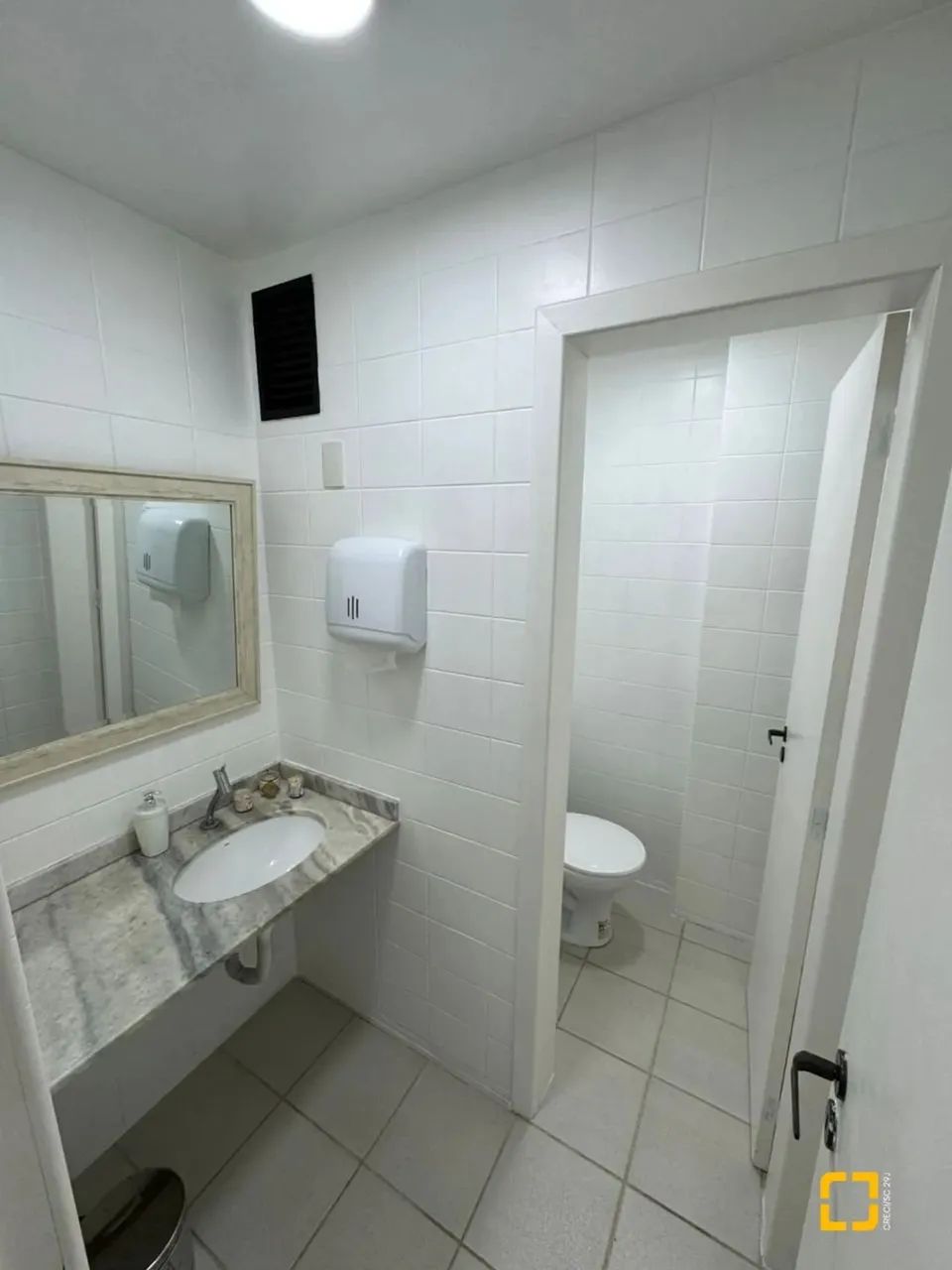 Sala Comercial a venda com 31m2 privativos, com lavabo - Centro - Fpolis SC - Foto 4