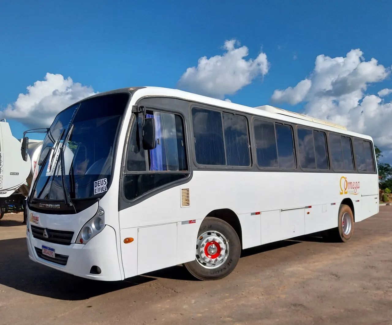 Ônibus motor dianteiro com ar