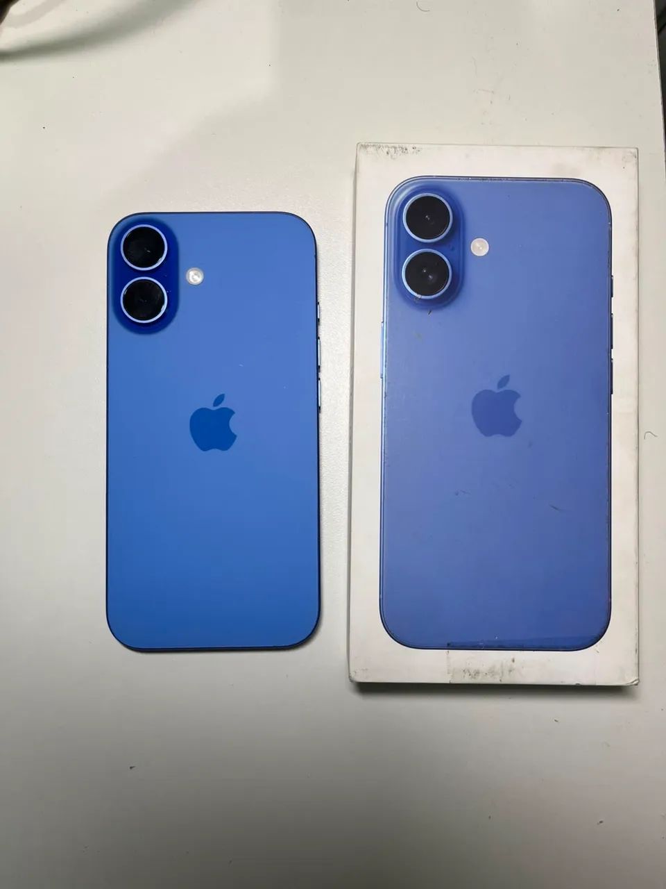 iPhone 16 azul 