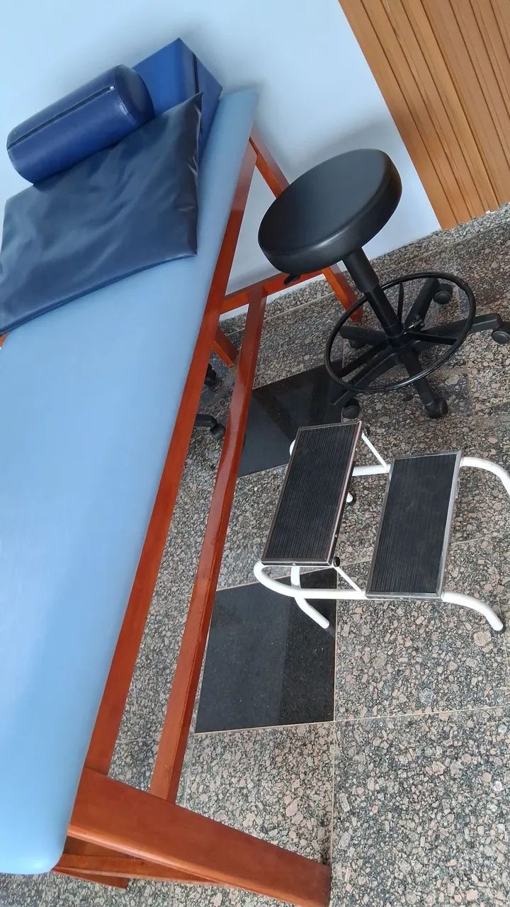 Vende-se maca completa com cadeira, escadinha e rolo  - Foto 3