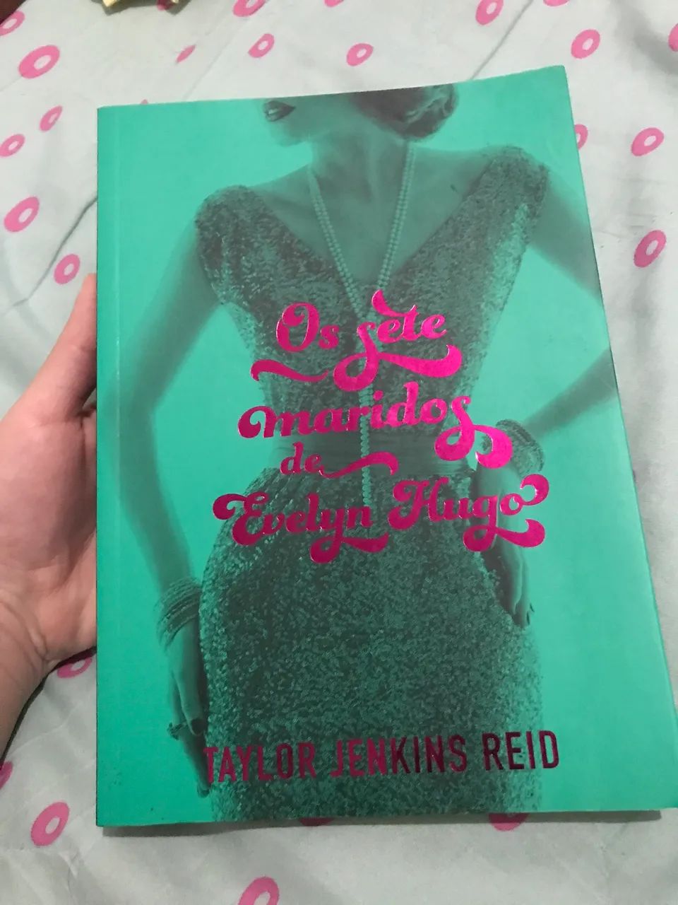 VENDE-SE LIVRO OS SETE MARIDOS DE EVELYN HUGO