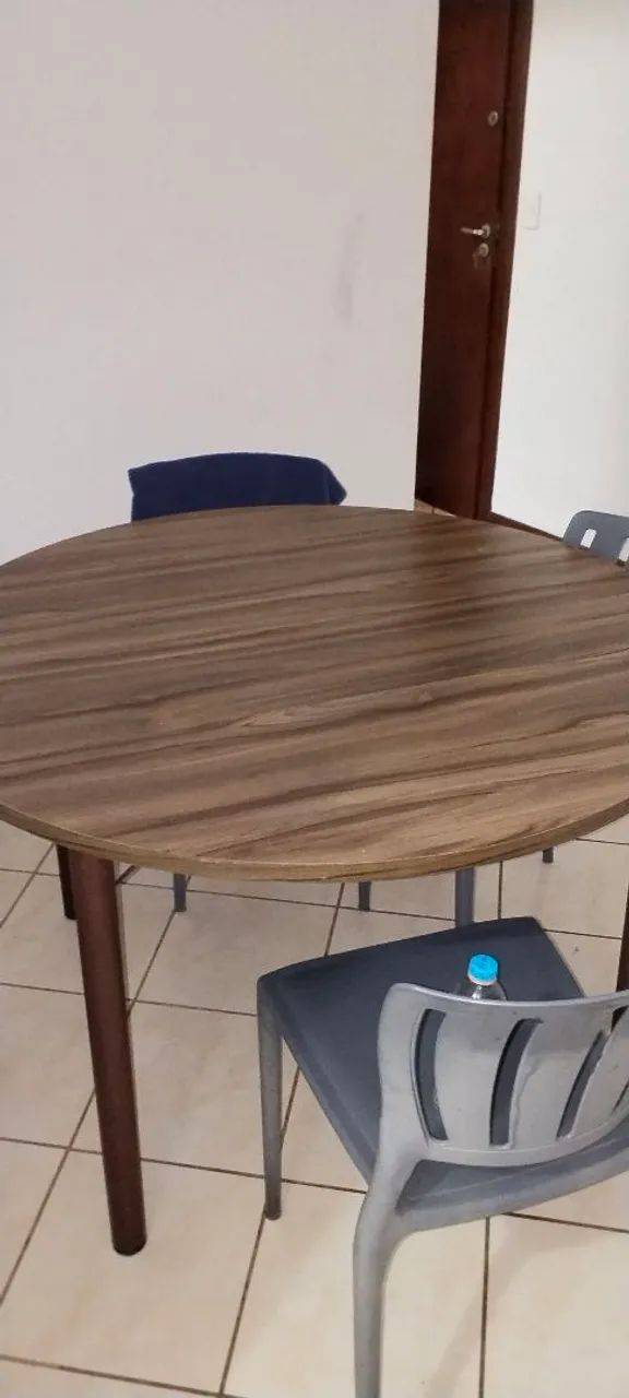 Mesa de quatro cadeiras 