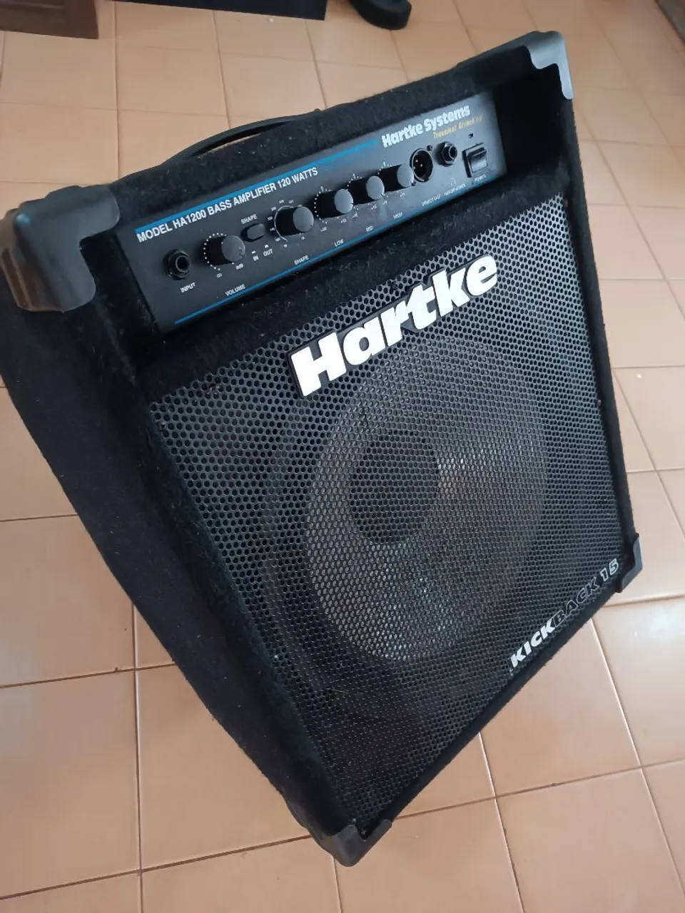 Cubo contrabaixo Hartke kickback KB15 500w 15 pol. Preto hydrive