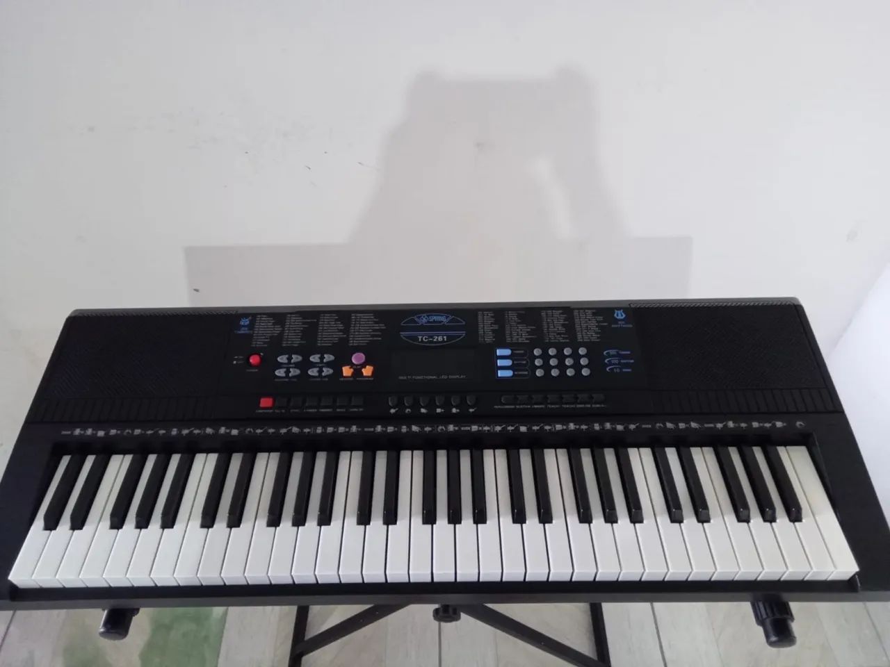 Teclado Spring (TC-261) vai incluso o suporte + capa de proteção