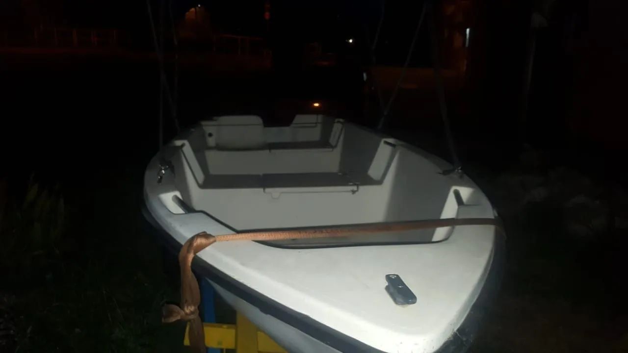 Barco com motor completo  - Foto 4