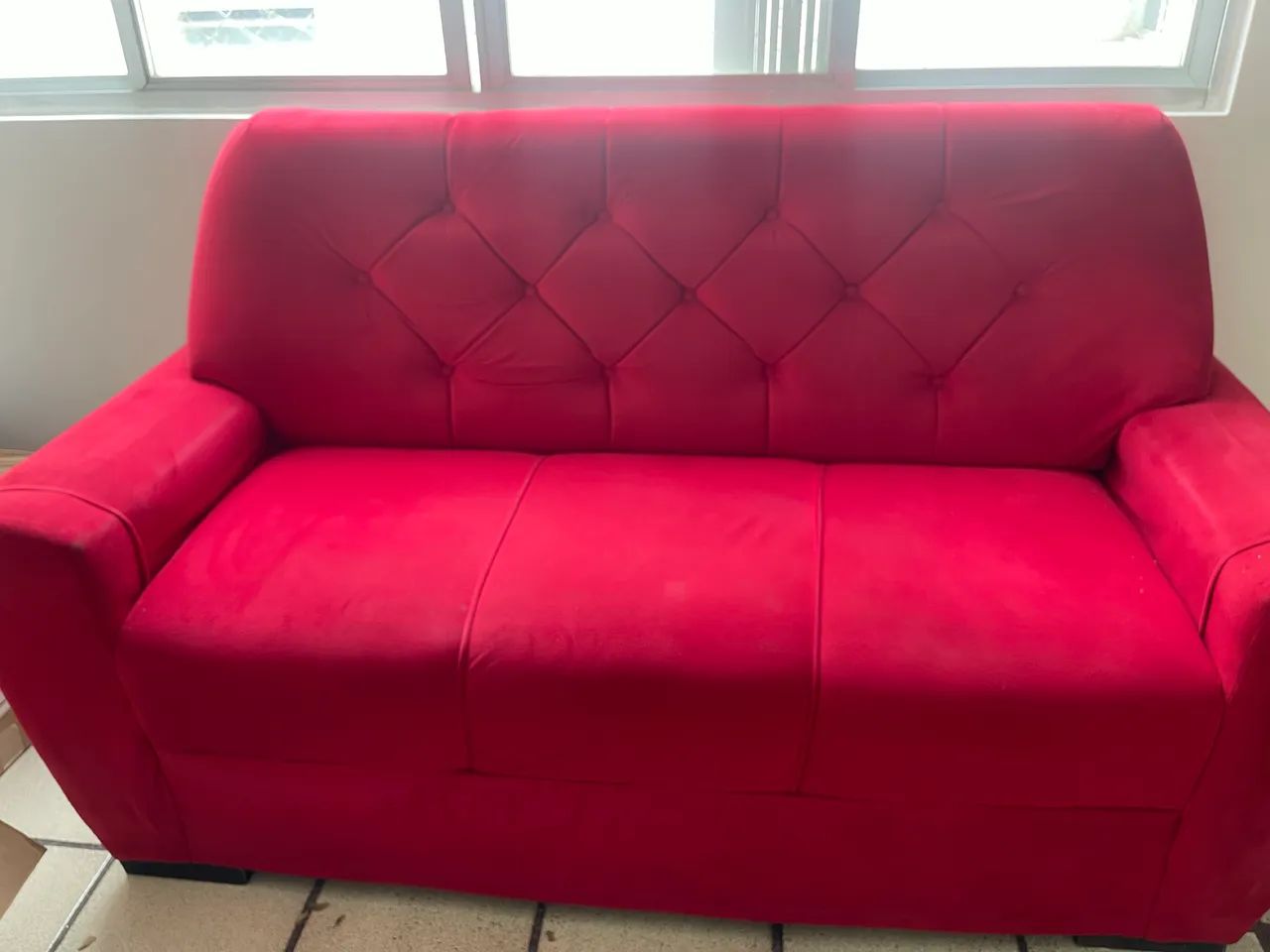 Sófa 2 e 3 lugares vermelho em ótimo estado - Foto 2