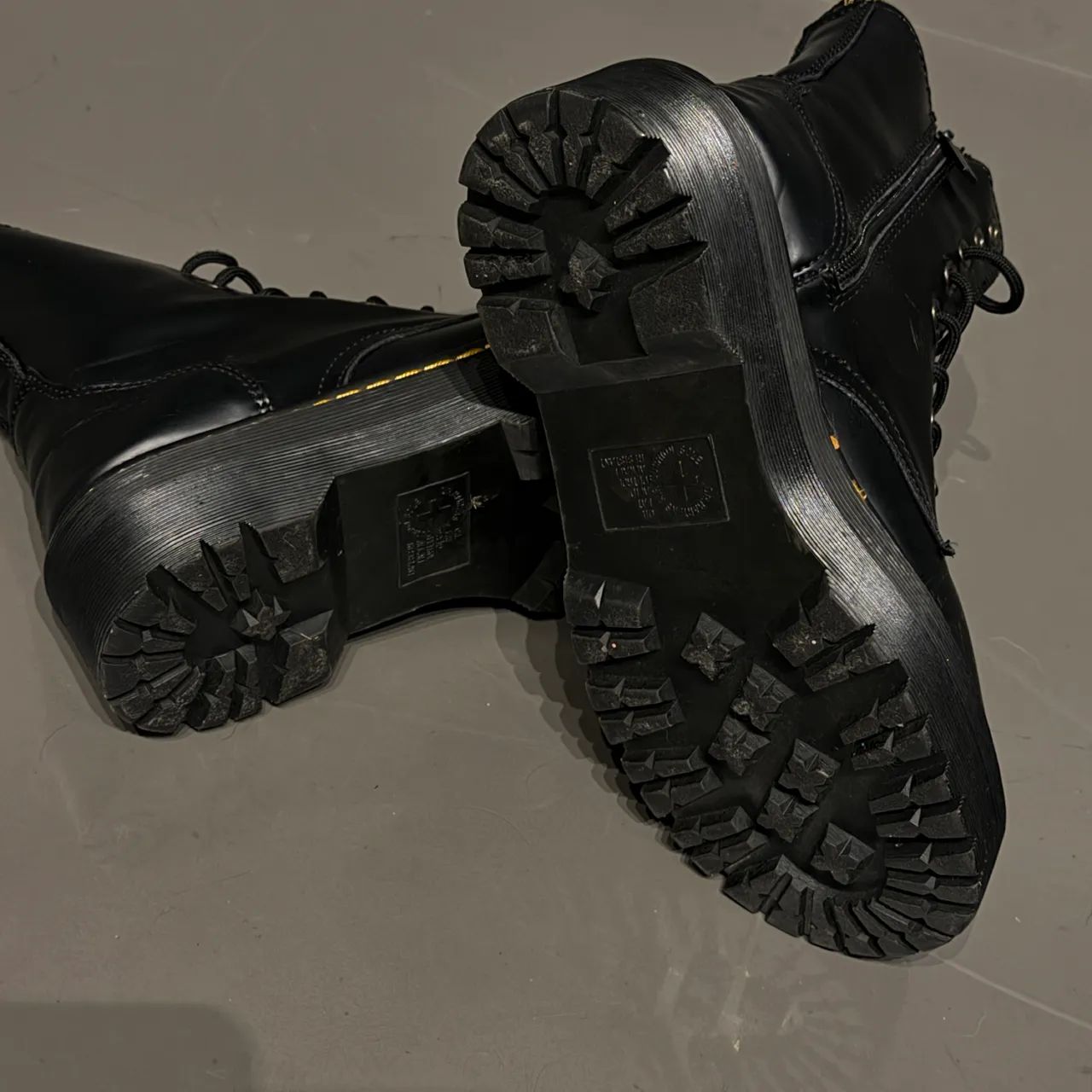 Bota Dr Martens Preta 39/40 - Foto 4