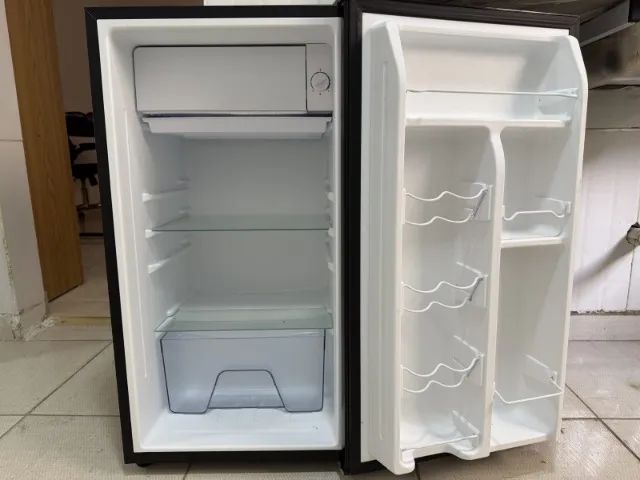 5. Frigobar EOS 93L Ice Compact Preto