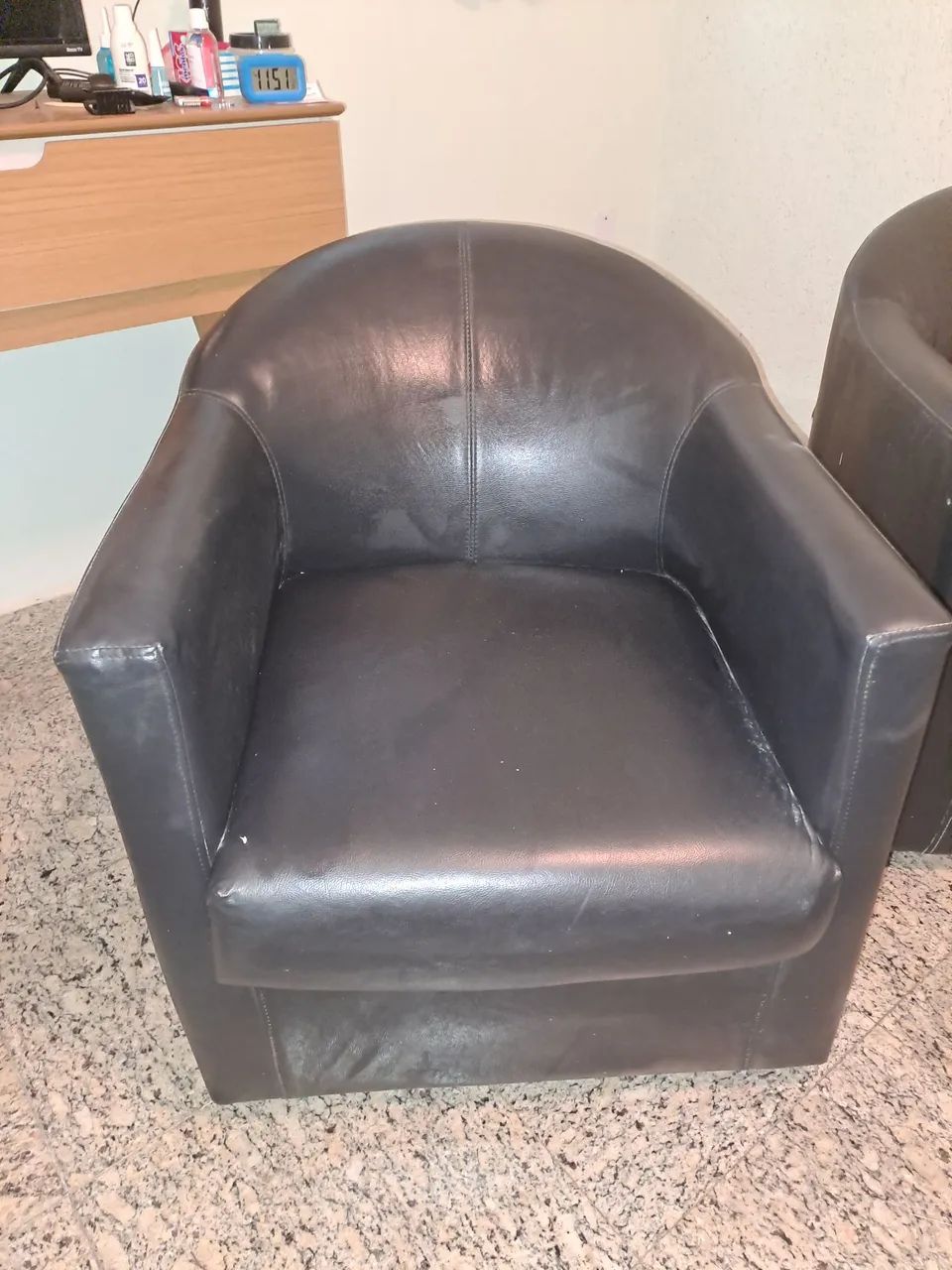 2 poltronas simples em corino - Foto 2