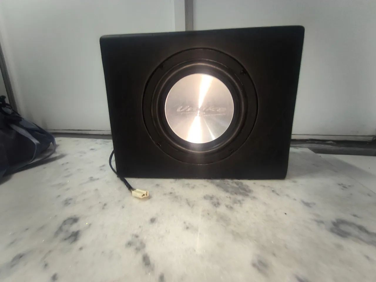 Caixa com alto falante 10" polegadas 