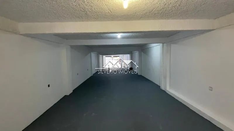 Loja- Petrópolis, Corrêas