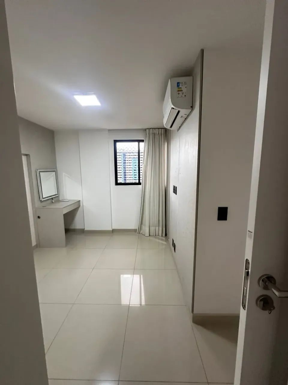 Alugo excelente 2/4 com varanda-ar condicionado e móveis fixos na jatiúca . - Foto 3