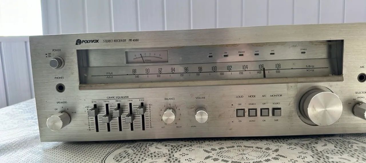 Rádio antigo funcionando 