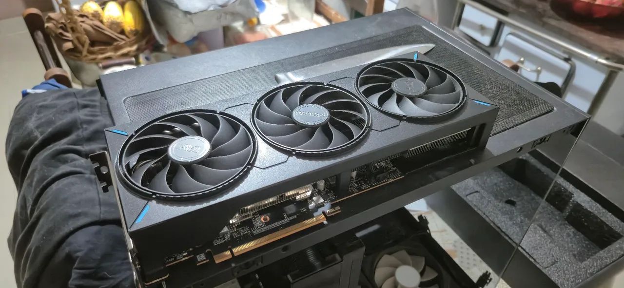 RX 9070 GRE (GOLDEN RABBIT EDITION) - Foto 2