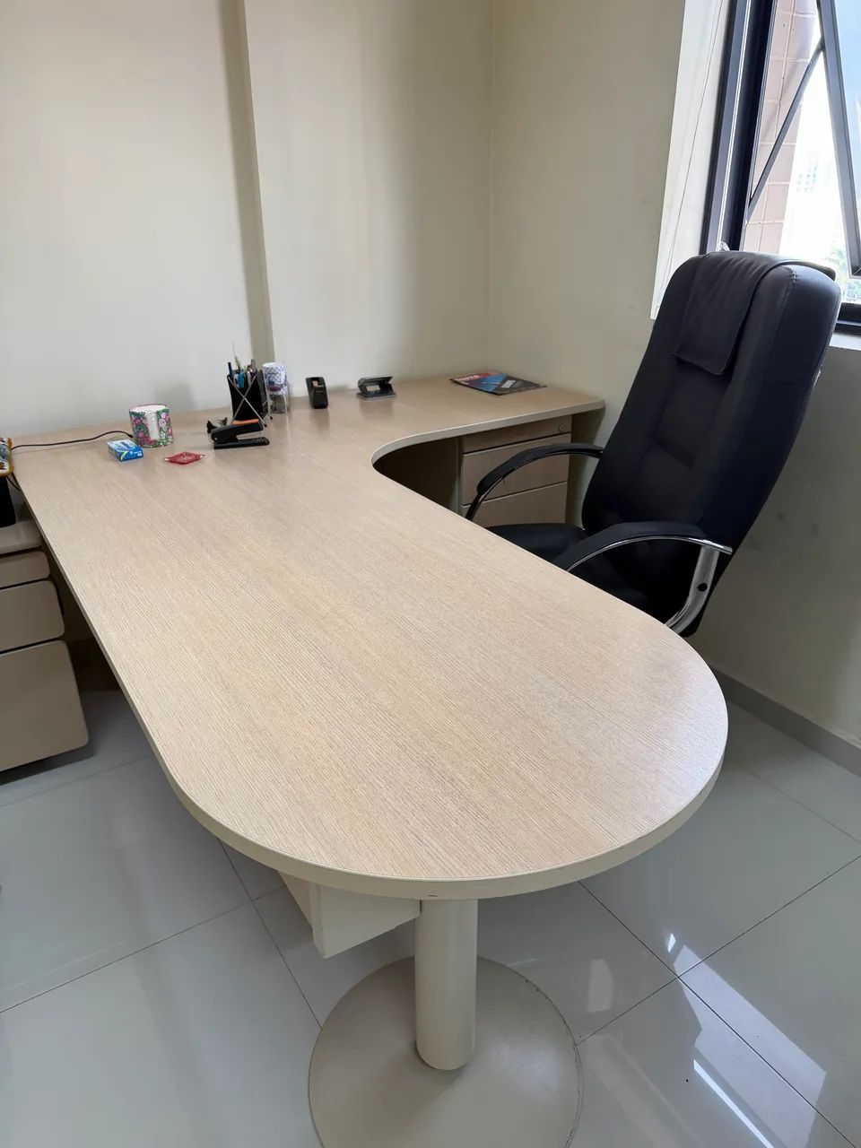 Mesa e cadeira Gerente 
